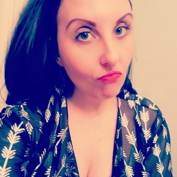 Meet your Posher, Suzanne - Picture 4 of 5